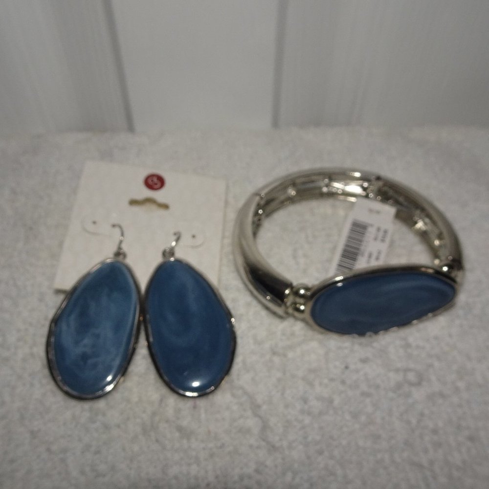 DB Faux Blue Stone Earrings & Stretch Bracelet